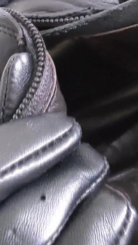 Pachną skórzane stopy mojej cioci i jej skórzane buty POV