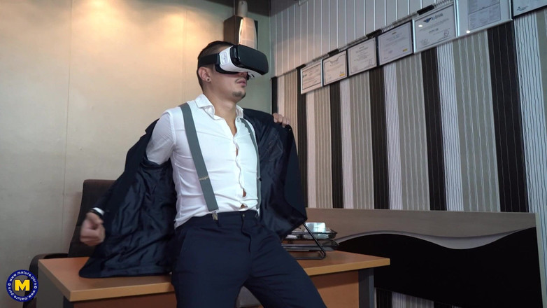 Mature NL: Mature Midget Sara One Gets Fucked in the Air by...