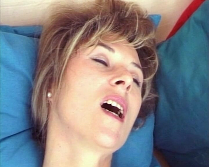 YOUR FIRST PORN: How Mature Women Masturbate - Sexy Sarah