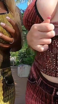 Büyük götlü pawg ve zenci şişman götlü üçlü grup seks