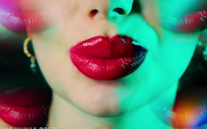 Goddess Misha Goldy: 넌 정말 너무 쉽게 섹스하고 있어. 나는 내 예쁜 빨간 입술로 지갑을 제어하는 것을 좋아합니다.