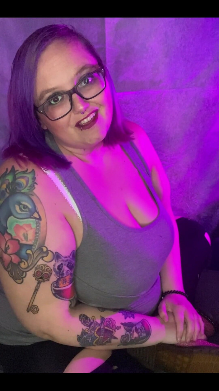 Sara Star: Get Addicted to Your Fat, Goth Girlfriend