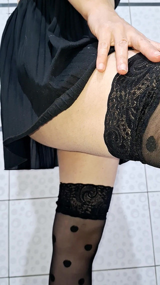 Agnes Swallow: Mi ci è voluto un po' per fare pipì in quella...