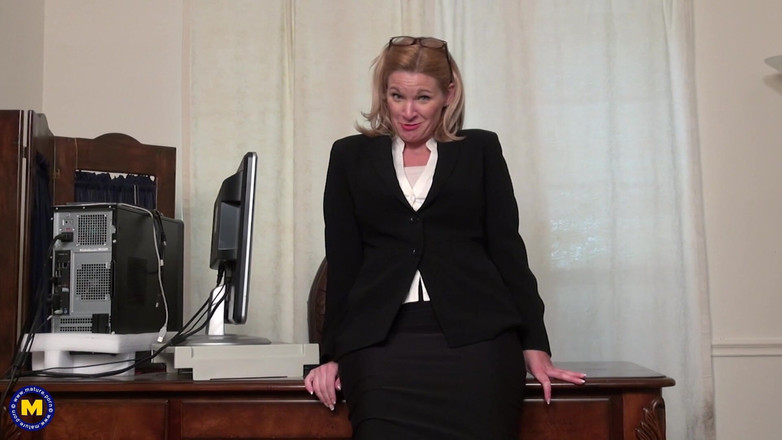 Mature NL: The Hot Teacher Scarlet Has a Secret Hobby!