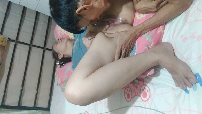 Ador66: วิดีโอตัวเต็มของหีเมียฉันอร่อยมากและครีมไลฟ์สดเพื่อเย็ด