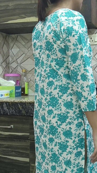 Bonita indiana madrasta buceta e bunda fodida duro por enteado enquanto ele está na cozinha para seduzir