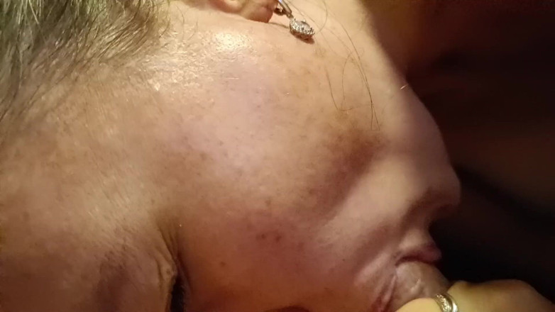 MorriganeRain: Blowjob POV dengan Cum Berdenyut di Mulut dan Menelan