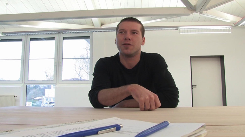 Videos Francaises: Uită-te la această curvă blondă din Franța cu ambele găuri...