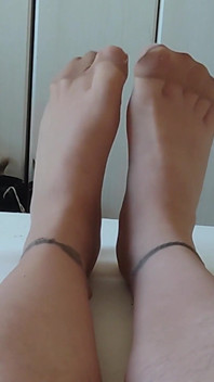 Sexy a nadržená Sama v jemných punčochách