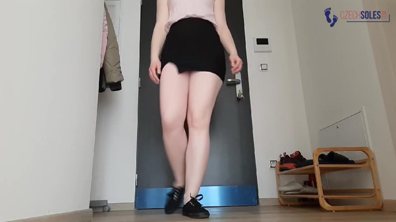 Czech Soles - foot fetish content: Смердючі літні туфлі та спокуса ногами
