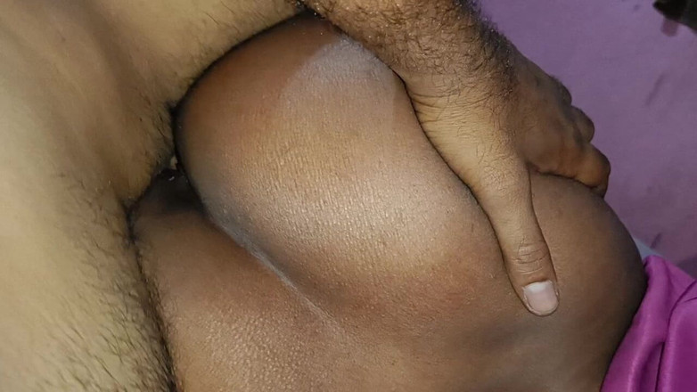 Desi Chamiya: 在晚上操我的德西妻子