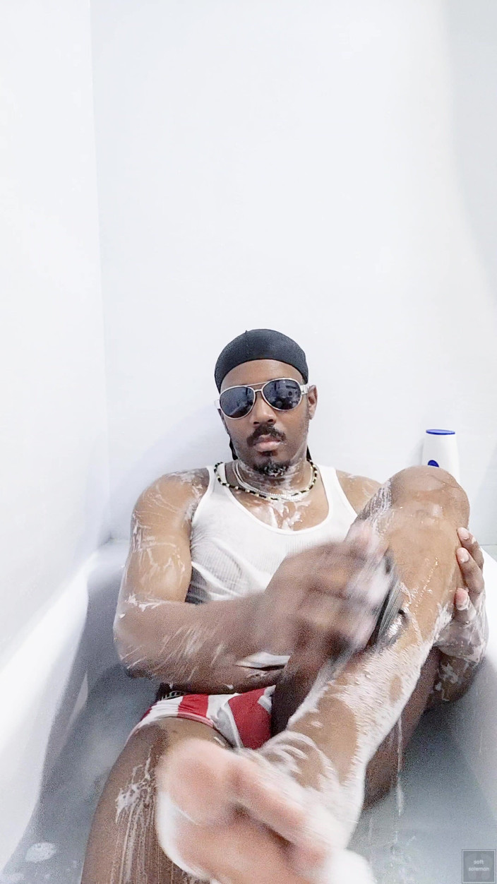 Soft Soleman: Me lamo el cuerpo en el baño (3) (2025)