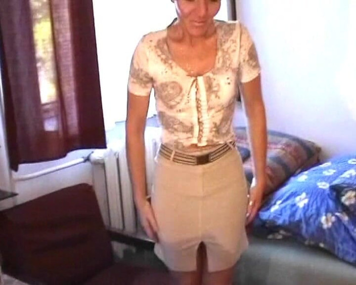 German's Old Chicks: 德国奶奶知道如何玩她的阴户