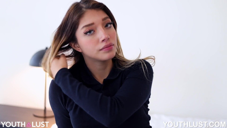 Youth Lust: Сладкая киска Kelly