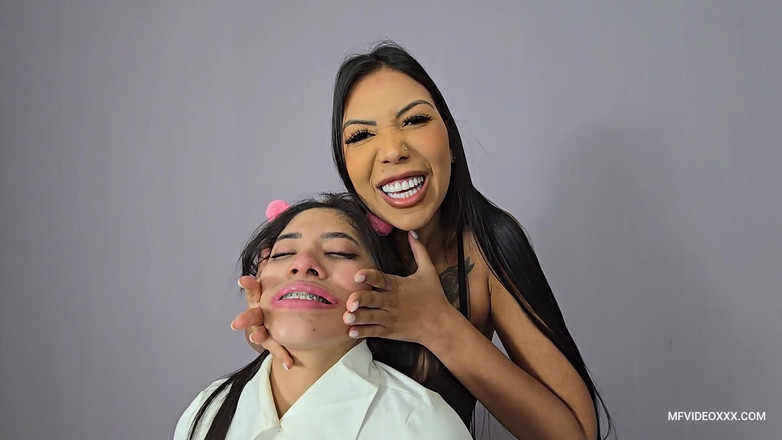 MF Dominance: Des grosses mains serrent le visage