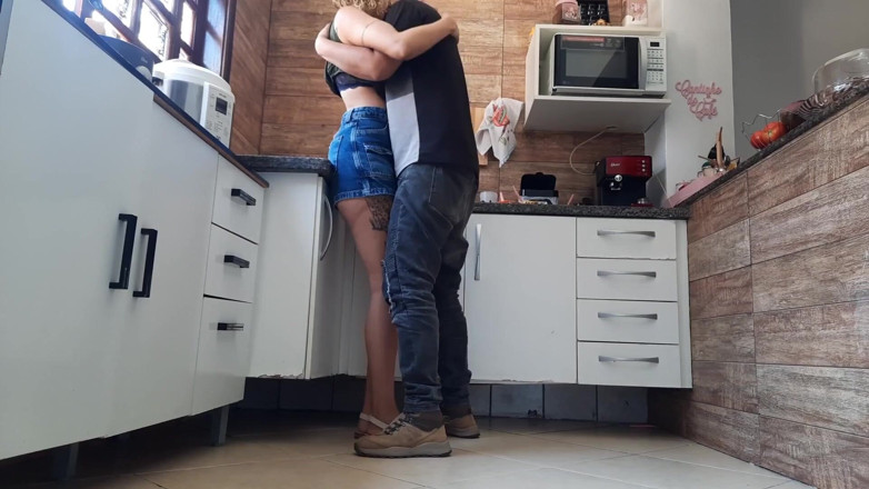 Gabi SweetCouplesStories: เธอคุยกับสามีขี้แพ้ทางโทรศัพท์ ขณะที่แฟนใหม่จูบเธอ