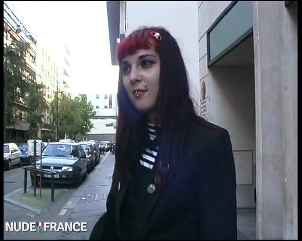 La France a Poil: Sonia si gotik pemberontak akan meleleh di bawah kocokan kontol...