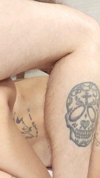Den Arsch mit ihrer Freundin und einem Alpha-Mann vor dem Cuckold ficken