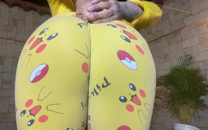 JessieRoss: Pikachu che urina nel mio giardino
