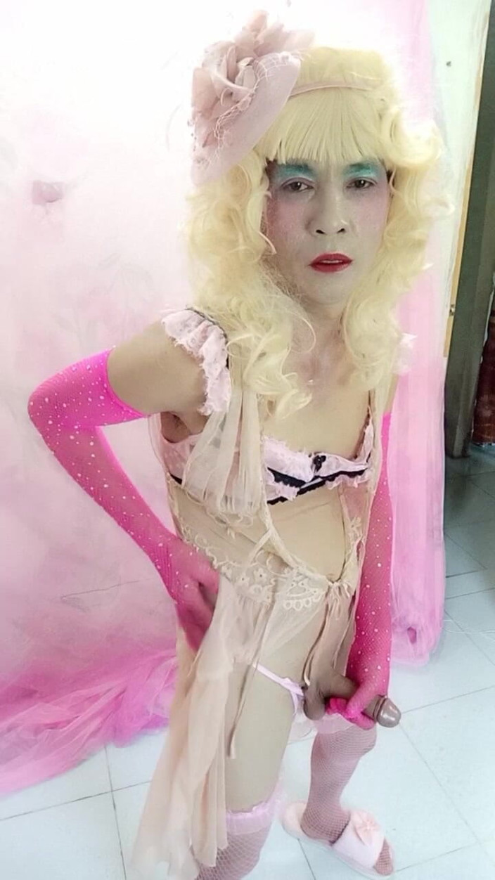 nguyen dang thien tri: Oanh Le som bär sexiga kläder är en selfie