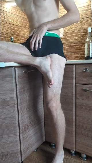 Dick Boys Studio: Labă în bucătărie