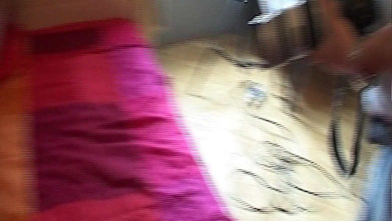 Erotic Club: Loira gata comendo buceta enquanto martelada de quatro