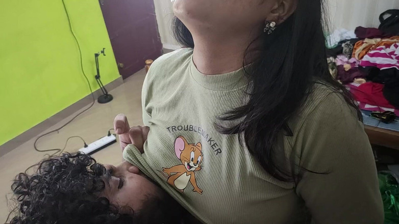 Vaigavarun45: 热辣的屁股亲吻和胸部按压阴户在裙底和上衣没有胸罩和穿下面由vaishnaby和sharun raj