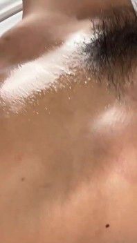 Remaja Asia yang cantik navel bermain pancutan mani, deepthroat & kongkek pepek berbulu - sensasi berganda untuk pepek ketat & butang perut sensitif