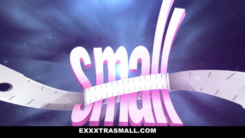 Exxxtra Small: Kleine Mokka-tiener stuitert haar grote reet