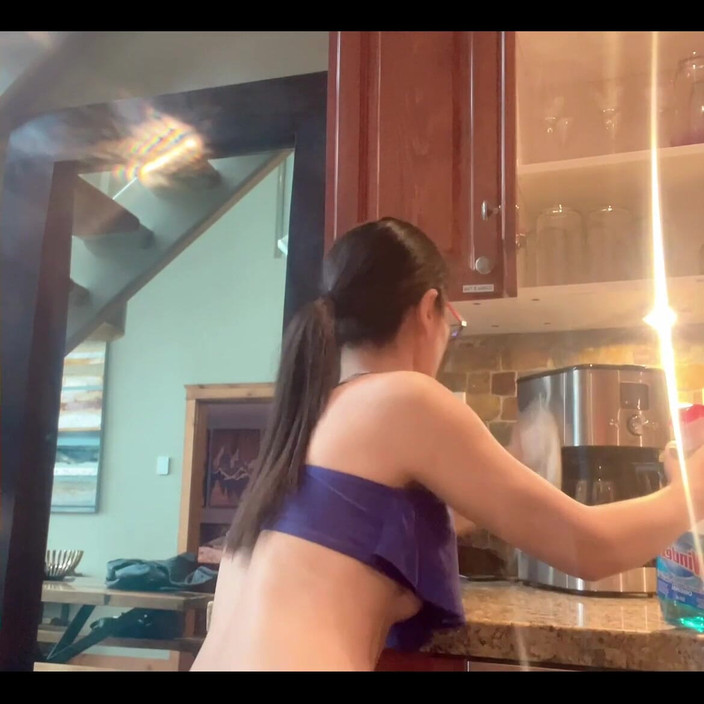 sweethanajapanese: Sexy in Kitchen