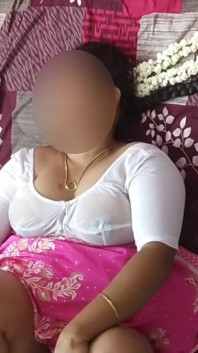 Sexy moglie indiana in camicetta bagnata sari sesso duro