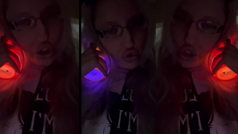 FinDom Goaldigger: シシーはトイレに行かない。パンティー姿の弱虫放尿。