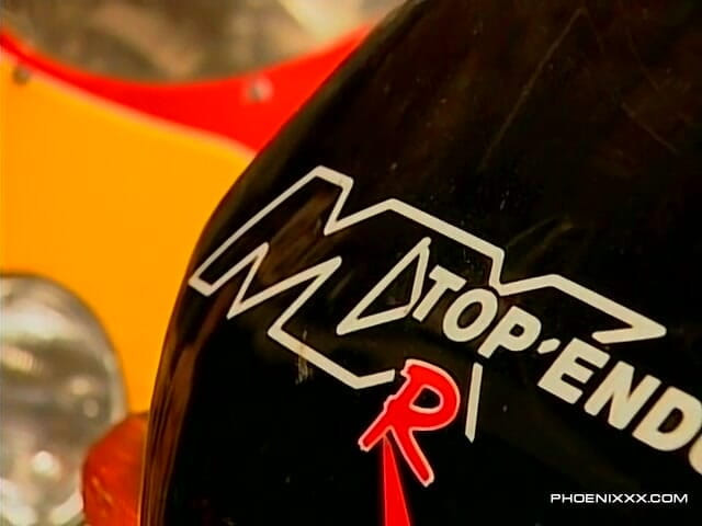 Phoenixxx: Orgie de bites de motards musclées !