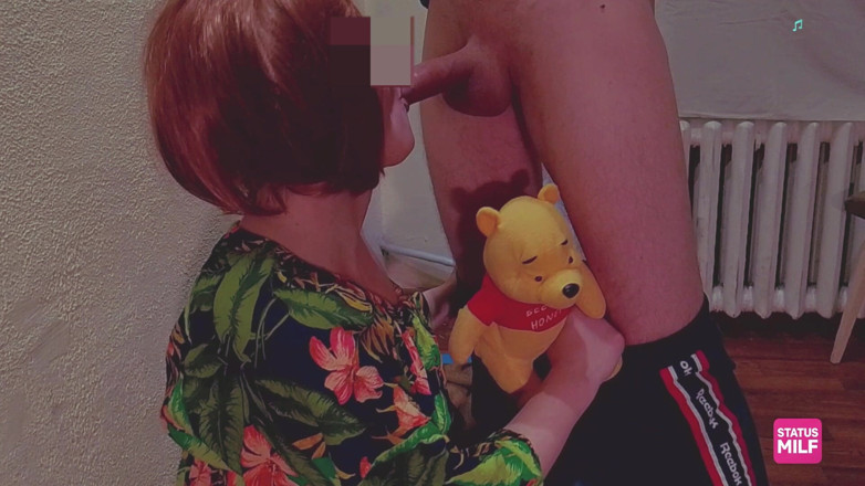 Kett Mun: Naiwna Mama Smakuje Pasierbów W Tylnym Pokoju