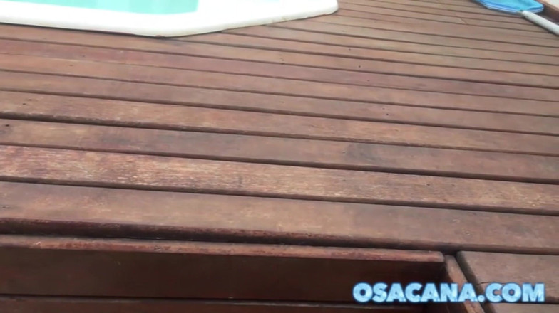 World Gay: Se masturber dans la piscine