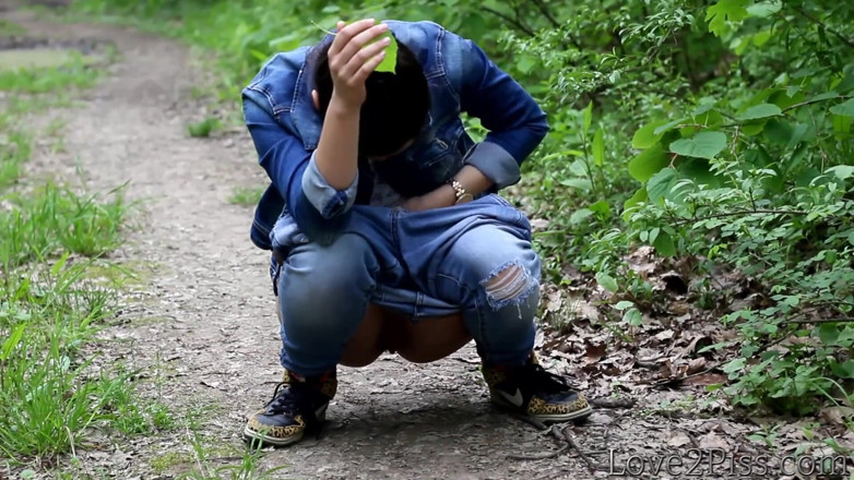 Love 2 Piss: Подтирание с листом