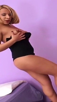 Blonde babe Palce mokrej cipki do drżącego orgazmu
