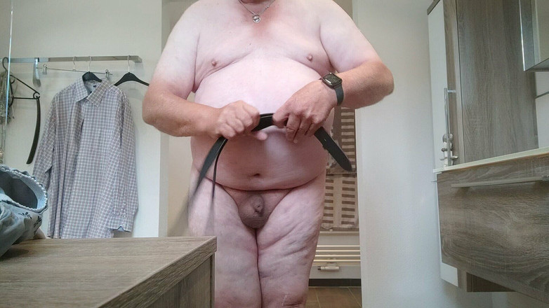 Karlchengeil: ベルトは私をムラムラさせます