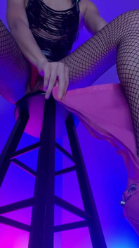 Tachinare cu cizme roz răsfățate - Negresă Dominatoare Feminină Rosie Reed Dominatoare Cu Cizme Umilire Minte Futai