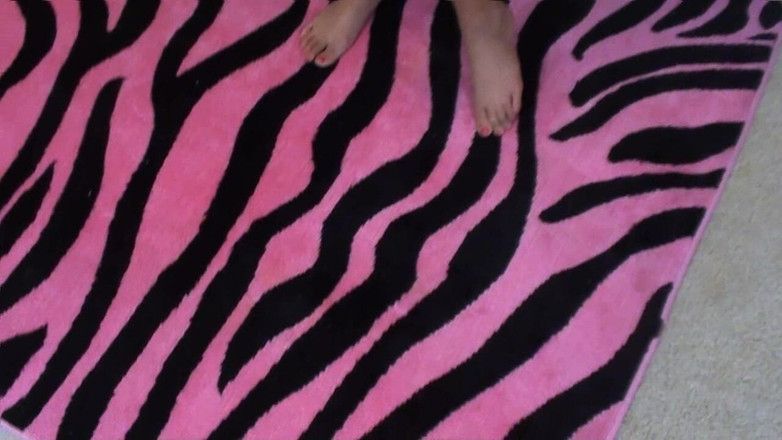 The foxx office: Le nombril sexy d’Elan en gros plan