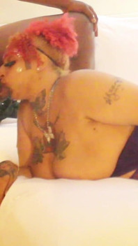 Sortudo show n tell - grande peituda negra milf fica molhada, espancada e fodida