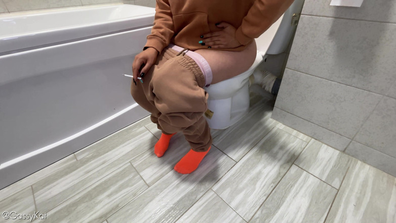GassyKat: The Daily Toilet S2 Episode 21