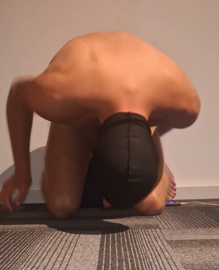 NoFace Twink X: Anal Play! Twink Loves to Put Toy up His Ass