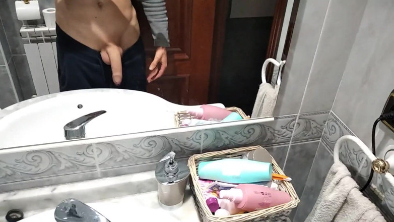 Elvissc: Paie mare lubrifiată cu ulei de la o pulă delicioasă