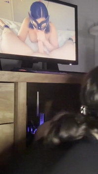 Ditangkap menonton lucah dan dihisap sehingga dia memberikan saya creampie mulut yang besar!