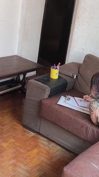 Niegrzeczny duży tyłek nie pozwalał mi grać w gry wideo, więc włożyłem go w jej tyłek w futrze