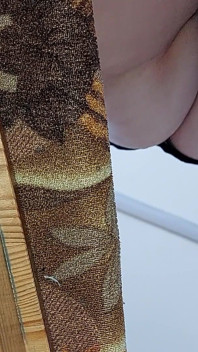 Sexy milf experimenta calcinha. Assistindo uma milf peluda, buceta peluda, peitões, bunda grande.