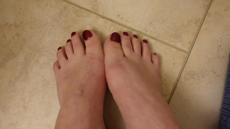 Deanna deadly: Quick New Pedicure - pamer kuku merah gemerlapnya