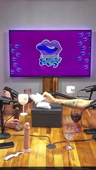 Podcast Turns Suruba! 4 Fucking Hotties, Suck Pussy, Play with Vibrators and Cum Shamelessly Together!