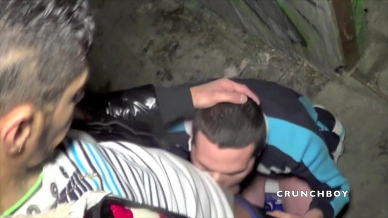 Crunch Boy: Tony wordt 's nachts buitenshuis geneukt door een badboy-dominante
